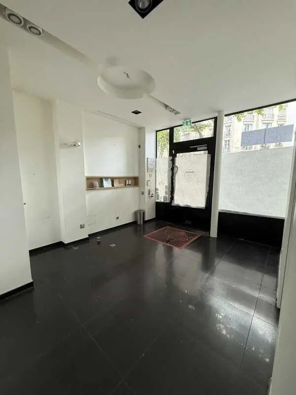 Retail in Paris for lease Building Photo- Image 1 of 6