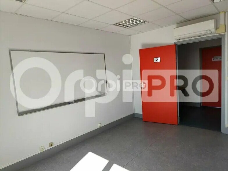 Office in Limoges for lease - Interior Photo - Image 2 of 5