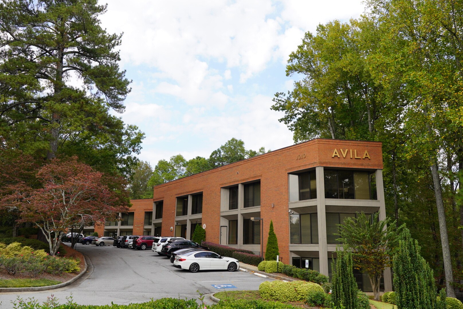 1010 Huntcliff, Atlanta, GA for lease Building Photo- Image 1 of 13