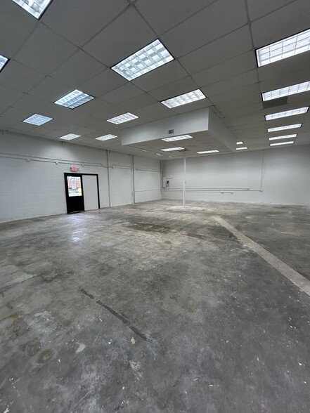 5942 Goshen Springs Rd, Norcross, GA for sale - Interior Photo - Image 3 of 7