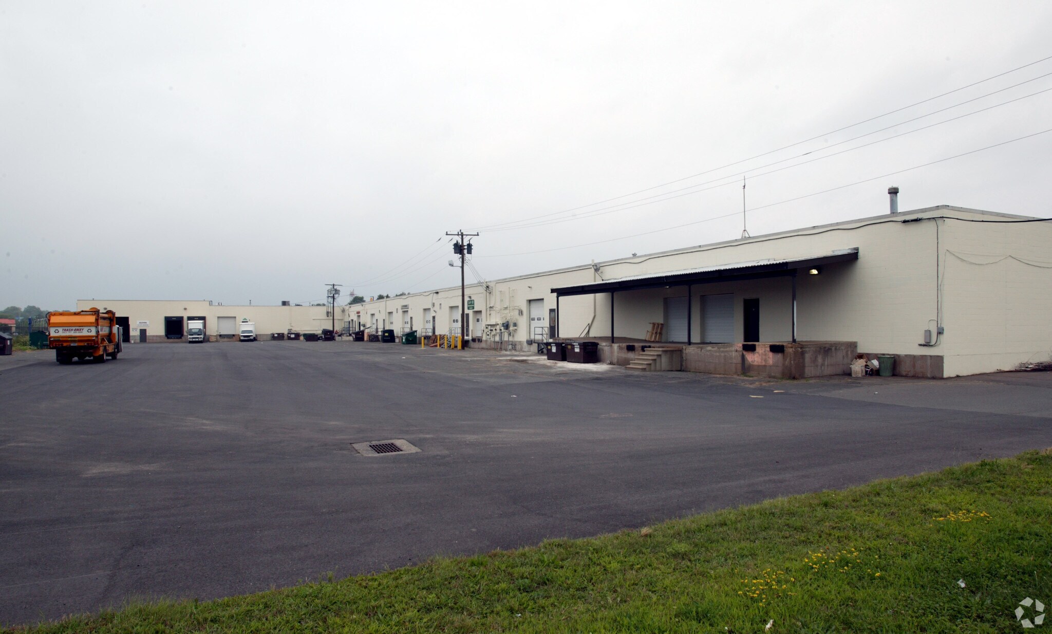 280320 Murphy Rd, Hartford, CT 06114 South Meadows Plaza