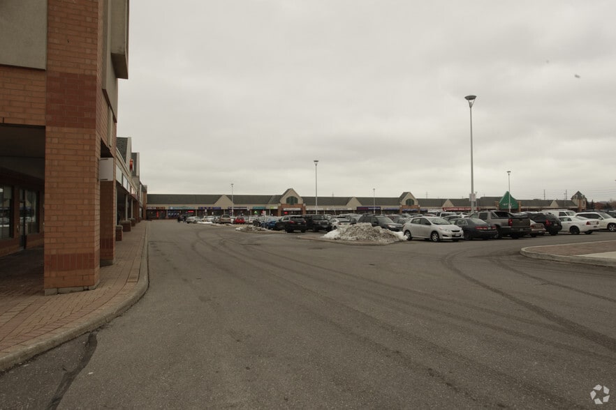 9251-9255 Woodbine Ave, Markham, ON for lease - Building Photo - Image 2 of 7