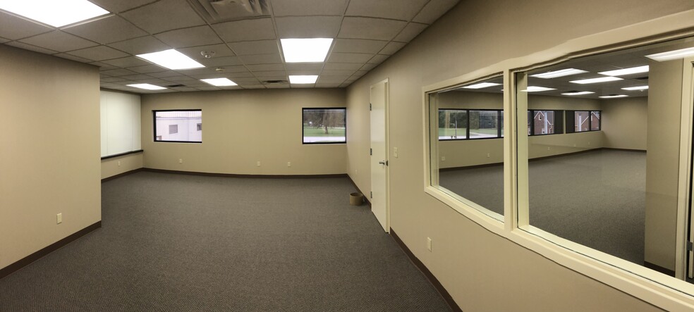 1670 E Davis Dr, Terre Haute, IN for lease - Interior Photo - Image 2 of 7