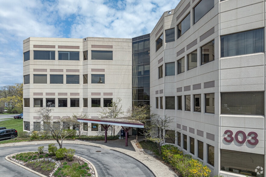 303 E Army Trail Rd, Bloomingdale, IL for sale - Building Photo - Image 2 of 5