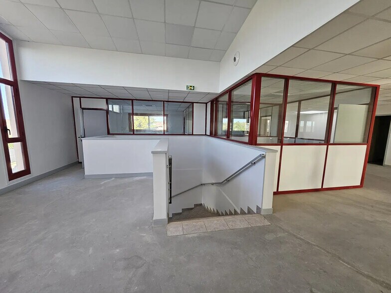 Office in Chanteloup-en-Brie for lease - Building Photo - Image 3 of 5