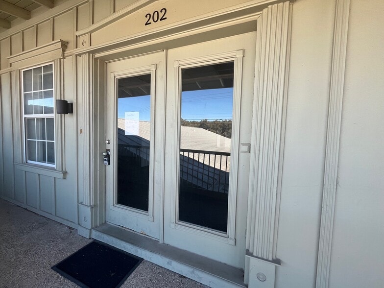 7500 W Highway 71, Austin, TX for lease - Building Photo - Image 2 of 6