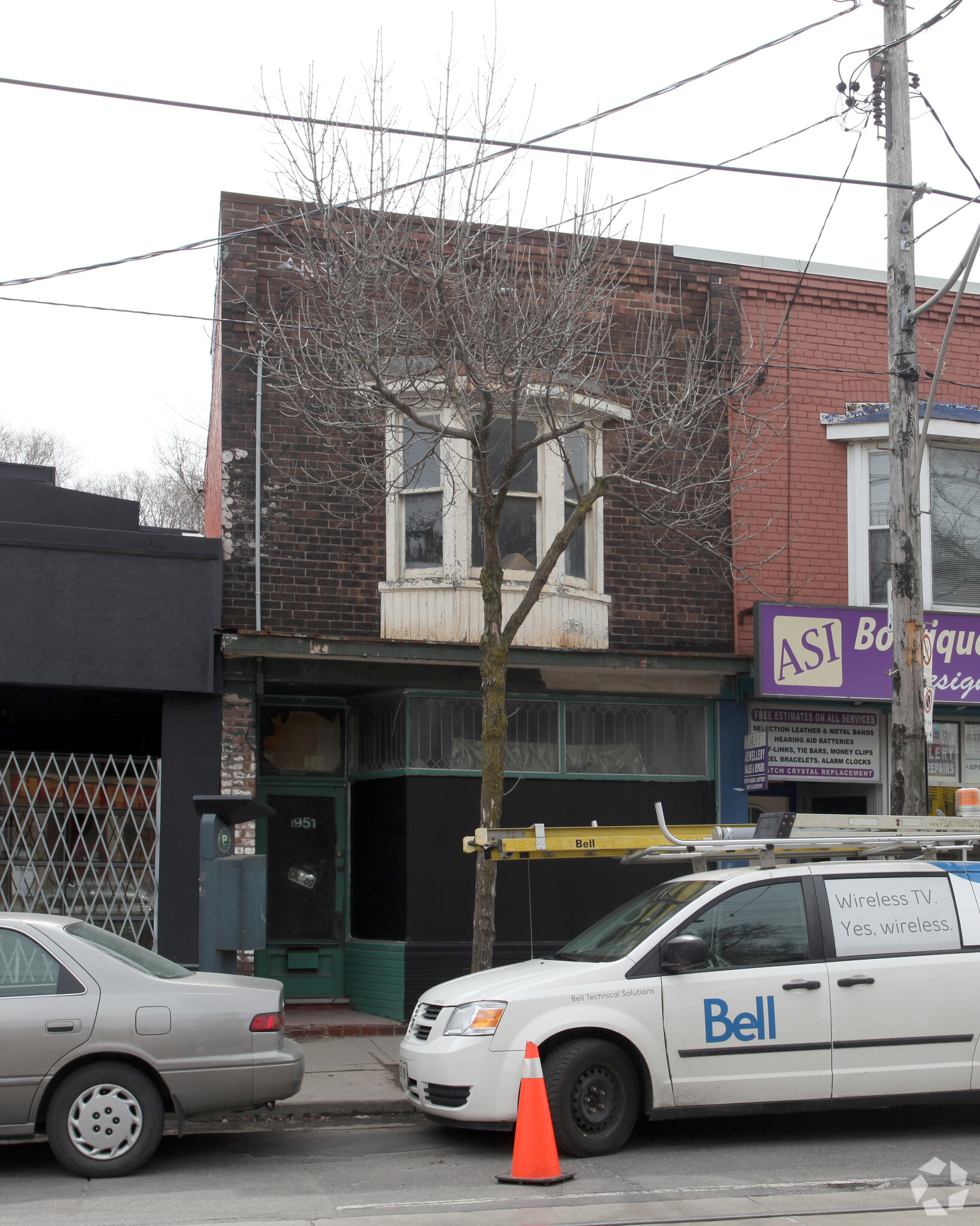 1951 Queen St E, Toronto, ON for sale Primary Photo- Image 1 of 3