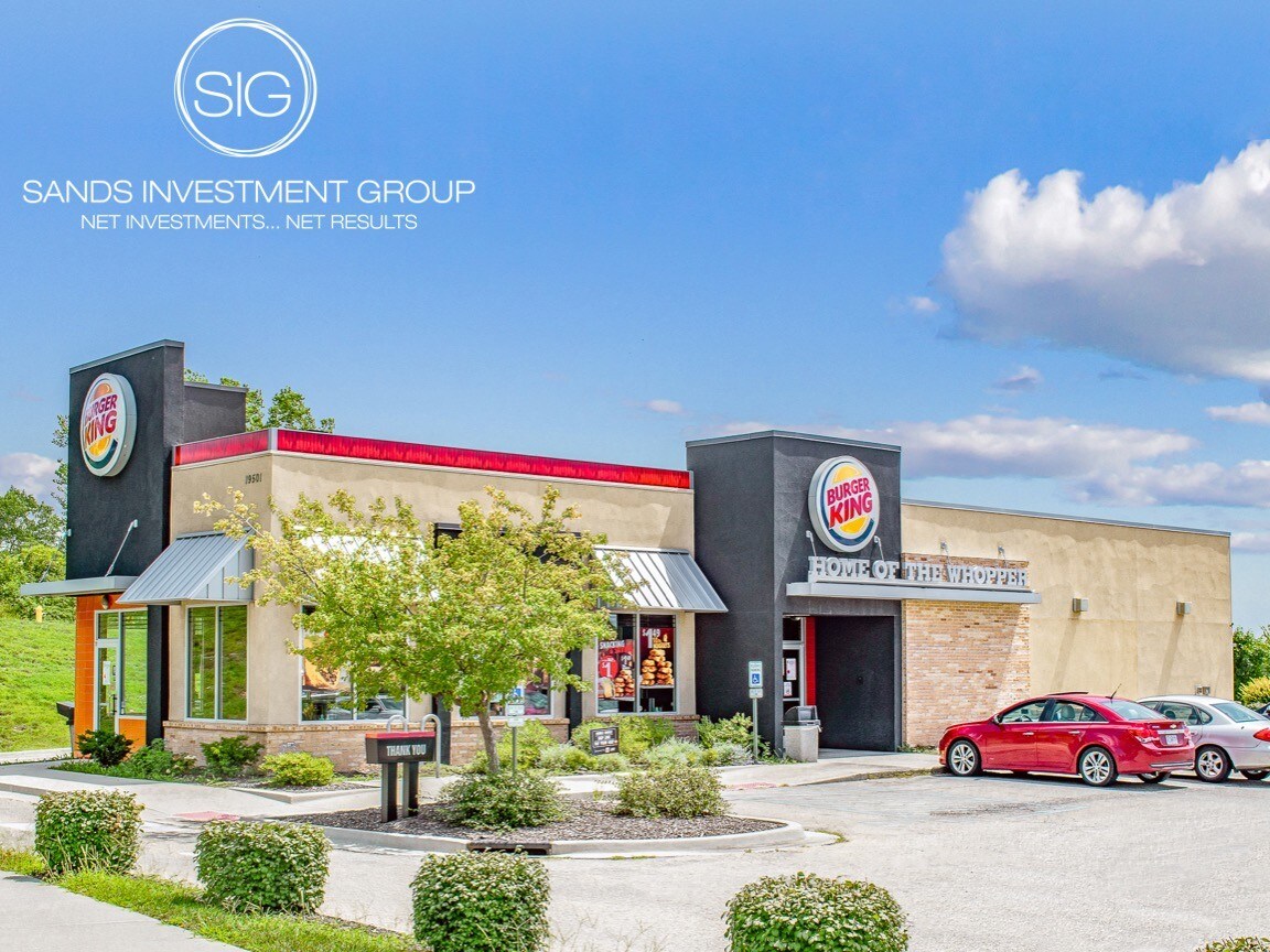 19501 E 39th St, Independence, MO for sale Building Photo- Image 1 of 1