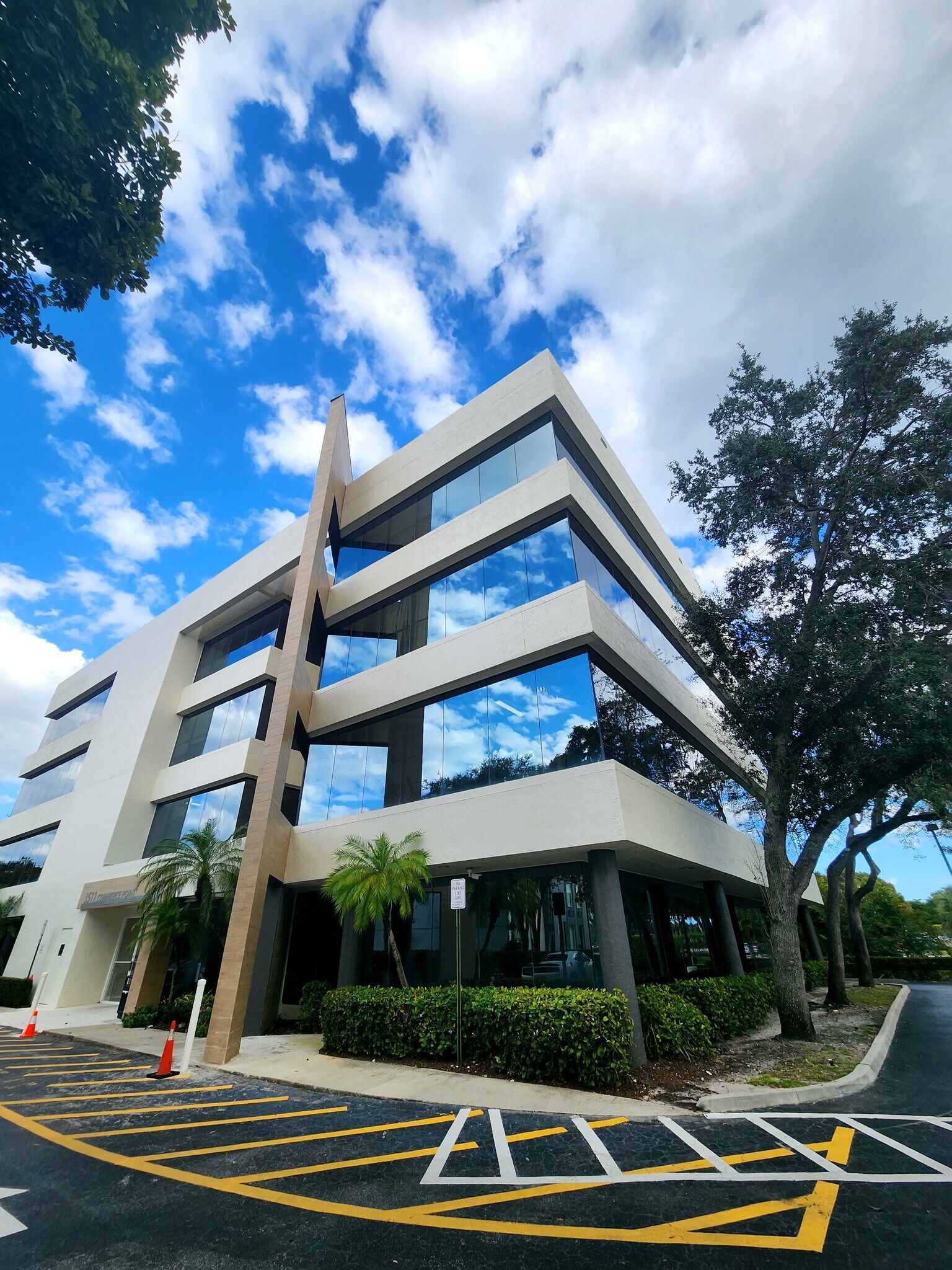 3511 W Commercial Blvd, Fort Lauderdale, FL for lease Building Photo- Image 1 of 12