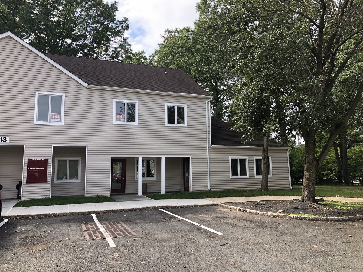 13 Clyde Rd, Somerset, NJ 08873