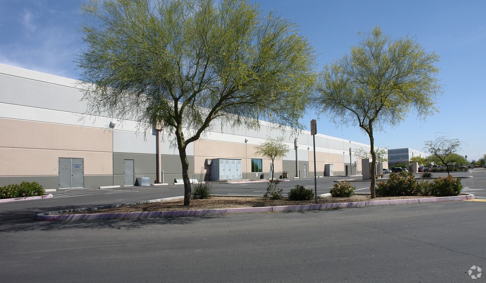 2501 W Grandview Rd, Phoenix, AZ for lease - Building Photo - Image 3 of 6