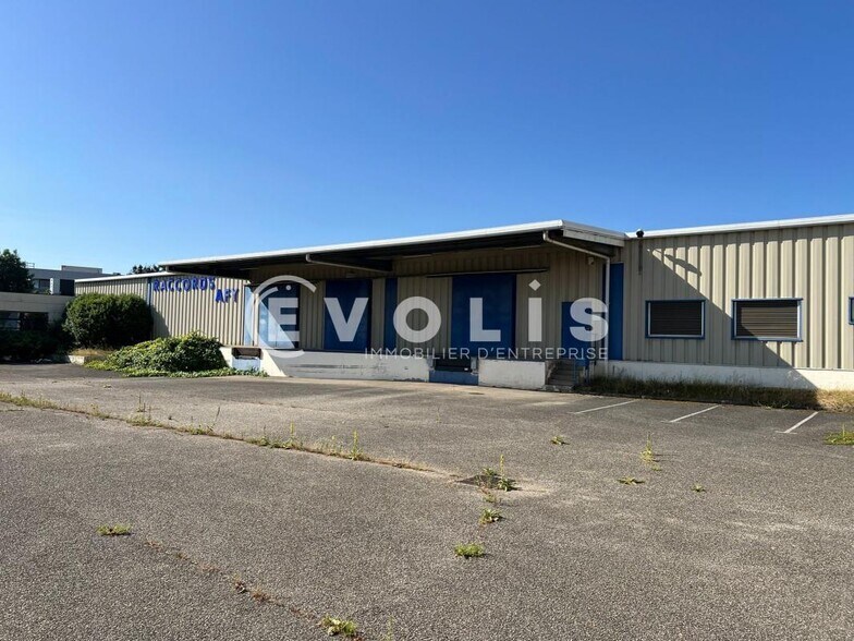 Industrial in Saint-Quentin-Fallavier for lease - Building Photo - Image 3 of 15