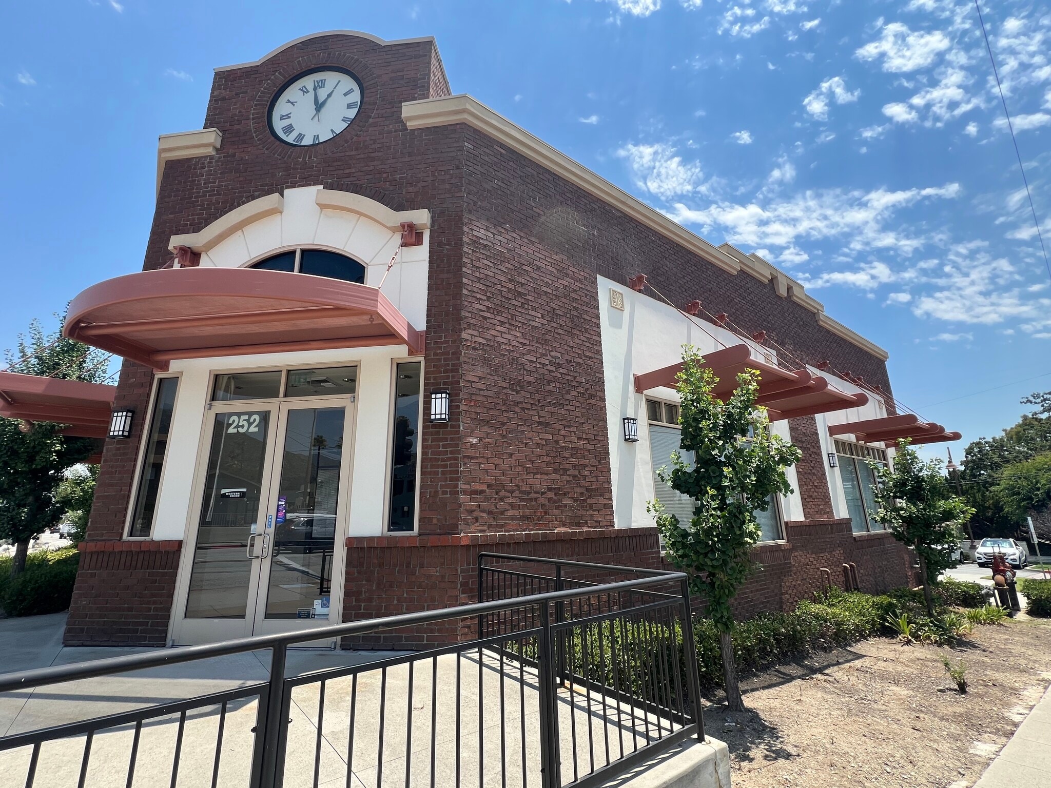 242-252 W Foothill Blvd, Monrovia, CA for lease Building Photo- Image 1 of 9