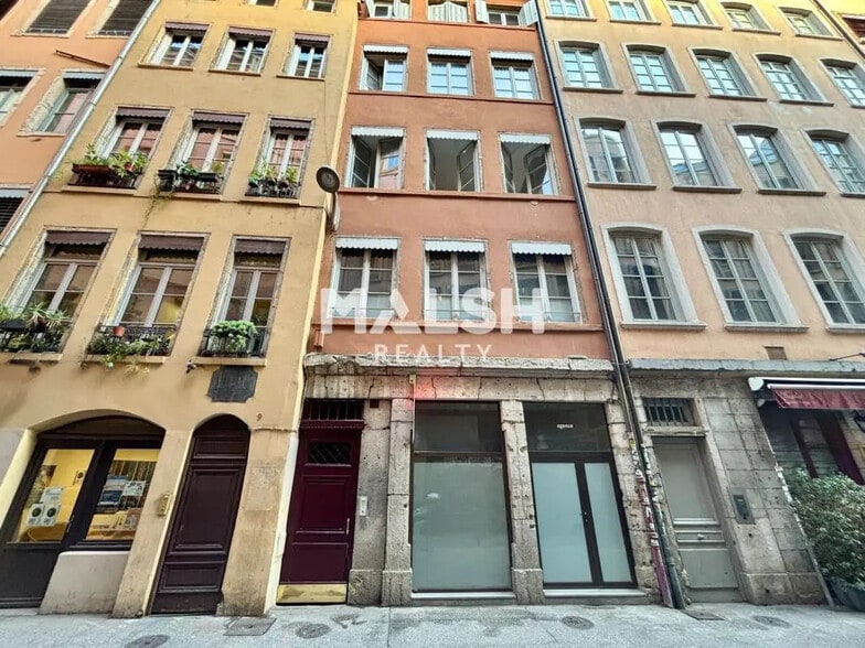 Office in Lyon for lease - Building Photo - Image 1 of 5