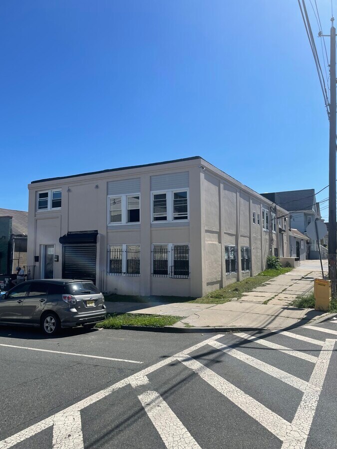230232 Verona Ave, Newark, NJ 07104
