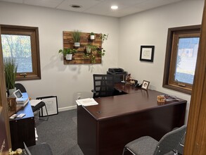 100 N Lincolnway, North Aurora, IL for lease Interior Photo- Image 2 of 5