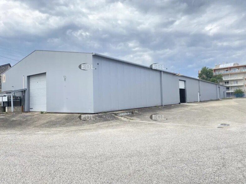 Industrial in Vénissieux for lease - Building Photo - Image 1 of 9
