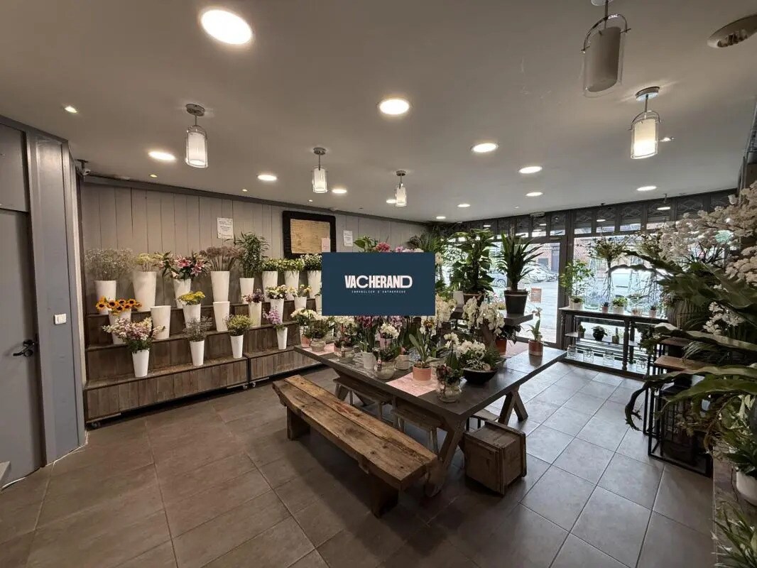 Retail in Wasquehal for lease Interior Photo- Image 1 of 5