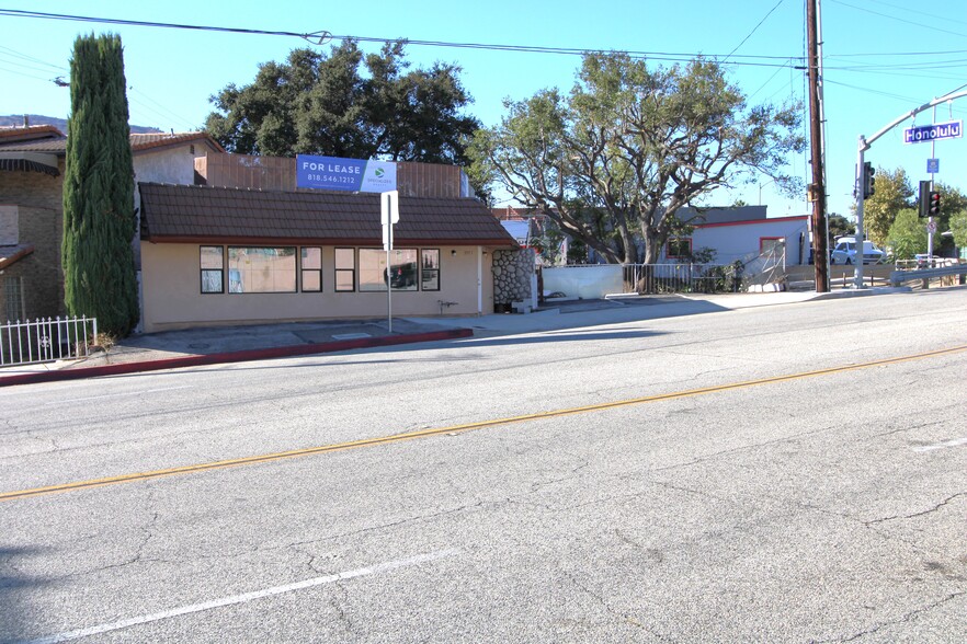 3971 Pennsylvania Ave, Glendale, CA for lease - Building Photo - Image 3 of 13