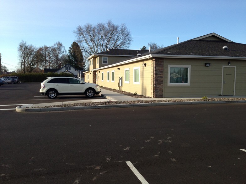 31978 N Lake Creek Dr, Tangent, OR for sale - Primary Photo - Image 1 of 1