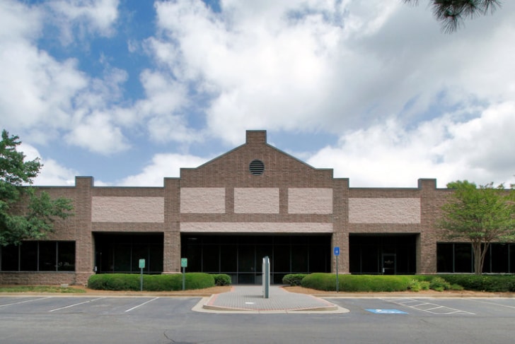 1335 Northmeadow Pky, Roswell, GA for lease Primary Photo- Image 1 of 5
