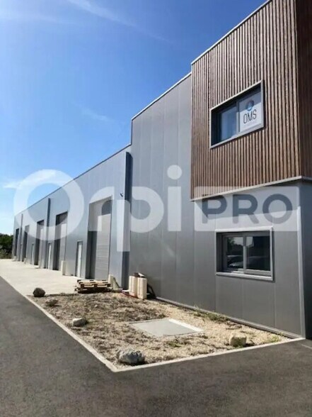 Industrial in Chaingy for lease - Building Photo - Image 3 of 6