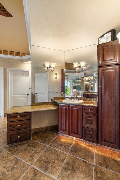 10611 Lighthouse Pt, South Lyon, MI for sale - Building Photo - Image 3 of 24