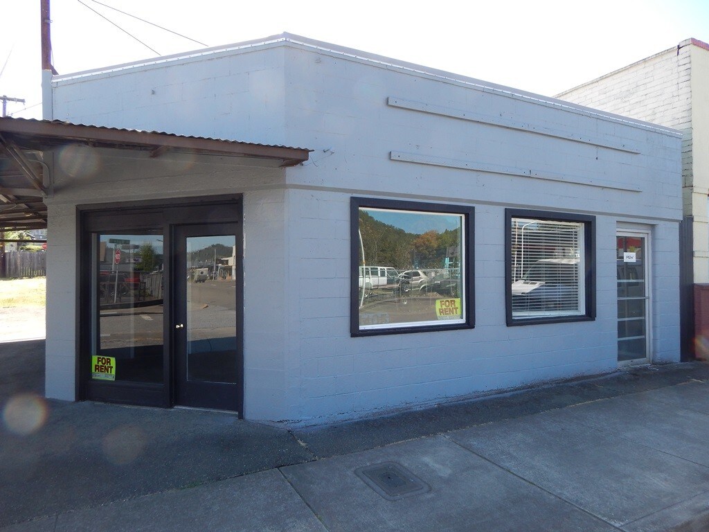 1405 SE Stephens St, Roseburg, OR 97470 Retail Space for Lease