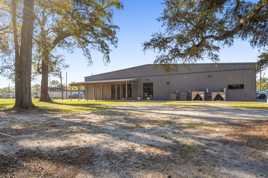 1720 Pass Rd, Gulfport, MS for sale - Building Photo - Image 3 of 10