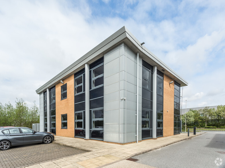 De Havilland Dr, Liverpool for lease - Building Photo - Image 3 of 6