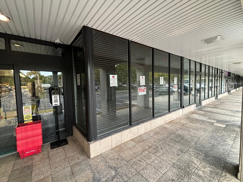 600-658 Crandon Blvd, Key Biscayne, FL for lease - Building Photo - Image 2 of 8