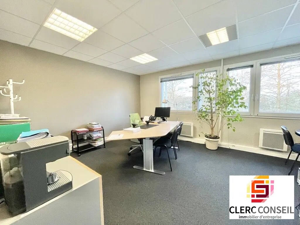 Office in Mont-Saint-Aignan for lease Interior Photo- Image 1 of 12