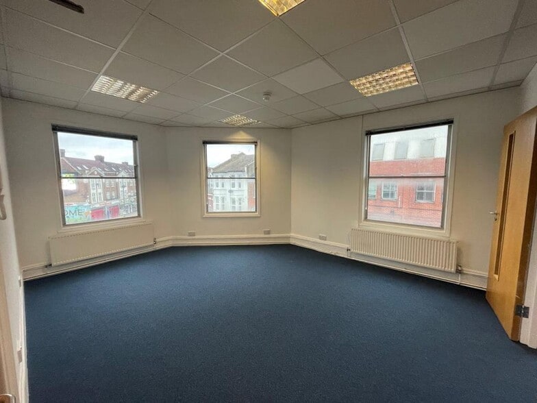 1-9 The Bridge, Harrow for lease - Building Photo - Image 3 of 6