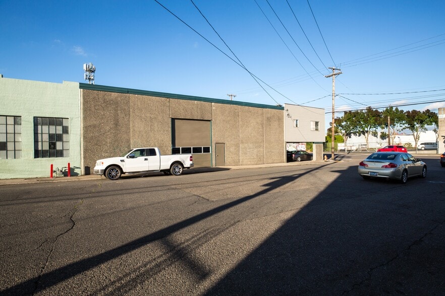 1105 SE Woodward St, Portland, OR for sale - Building Photo - Image 3 of 10