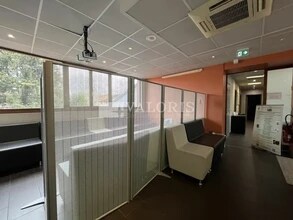 Office in Lyon for lease Interior Photo- Image 2 of 9