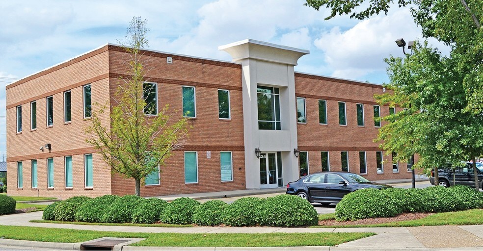 824 Greenbrier Pky, Chesapeake, VA for lease - Primary Photo - Image 1 of 7