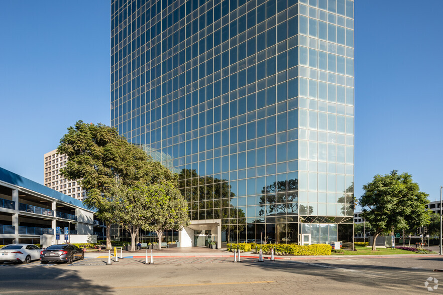 6033 W Century Blvd, Los Angeles, CA for lease - Building Photo - Image 3 of 4