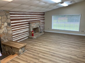 2913 Optimist Dr, Marianna, FL for sale Interior Photo- Image 1 of 5