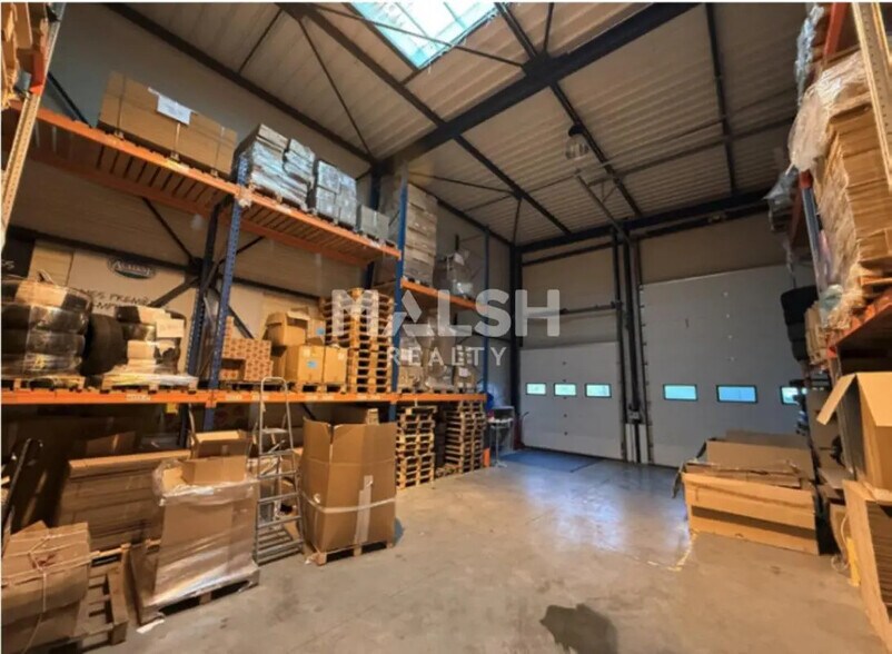 Flex in FLEURIEUX-SUR-L'ARBRESLE for lease - Interior Photo - Image 3 of 10