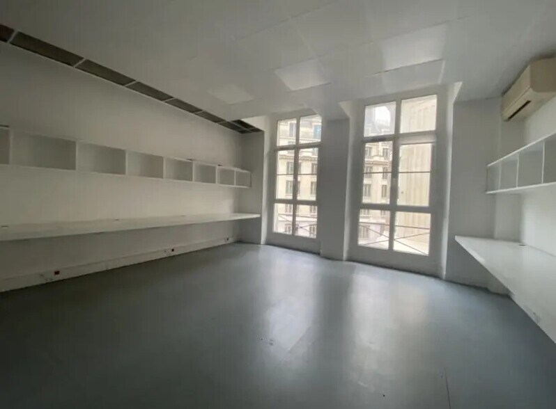 Office in Paris for lease - Building Photo - Image 2 of 5