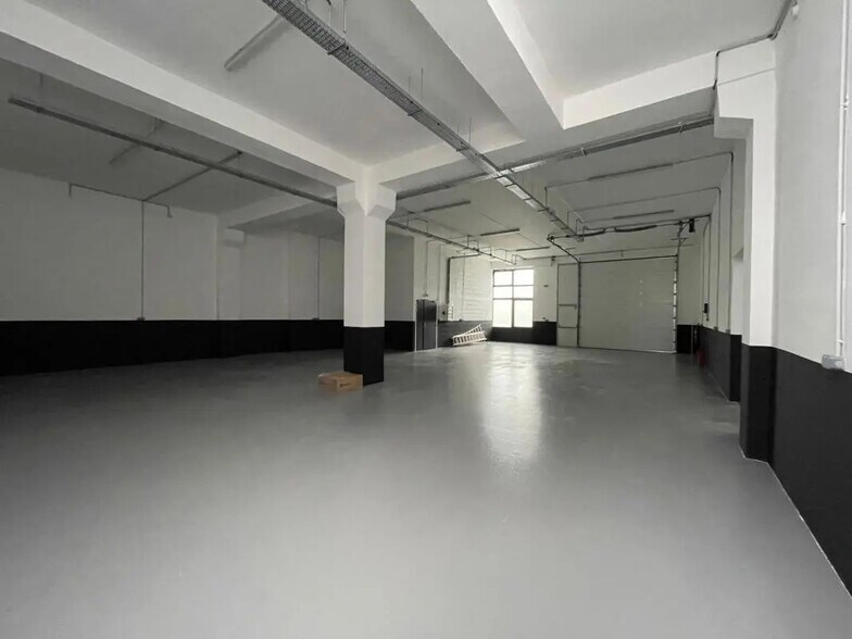 Industrial in Villejuif for lease - Building Photo - Image 3 of 8