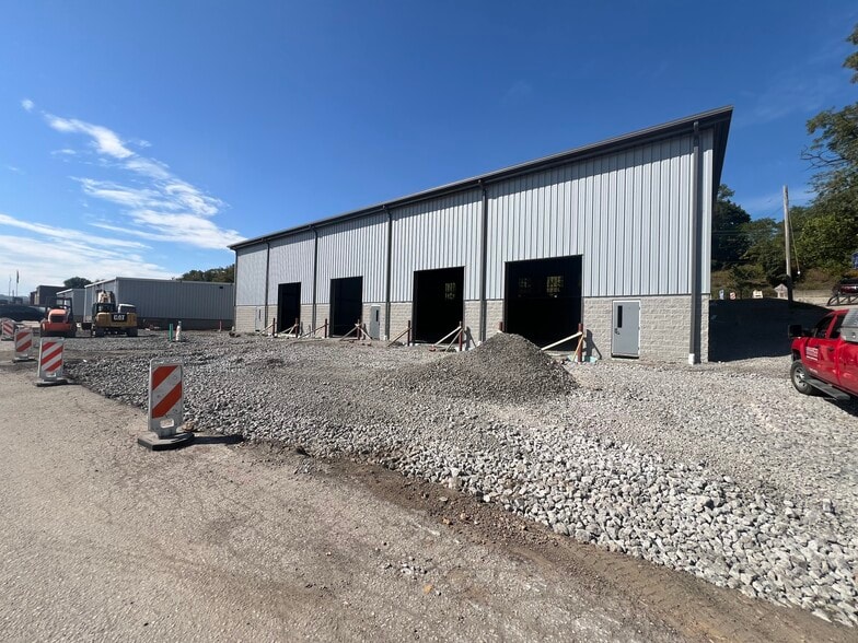 296 State St, Clairton, PA for lease - Building Photo - Image 3 of 20