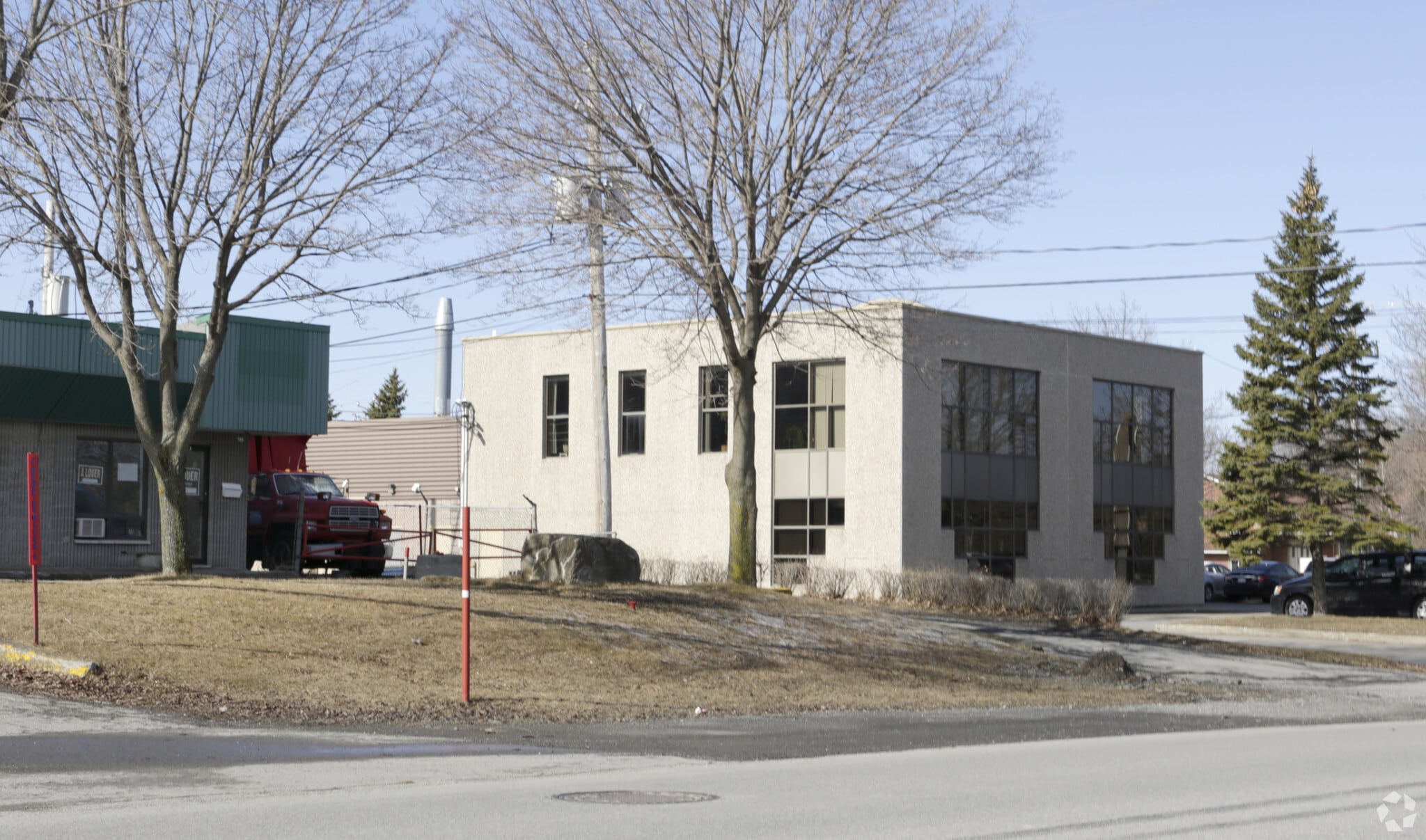 330 Boul Pierre-Boursier, Châteauguay, QC for lease Primary Photo- Image 1 of 3