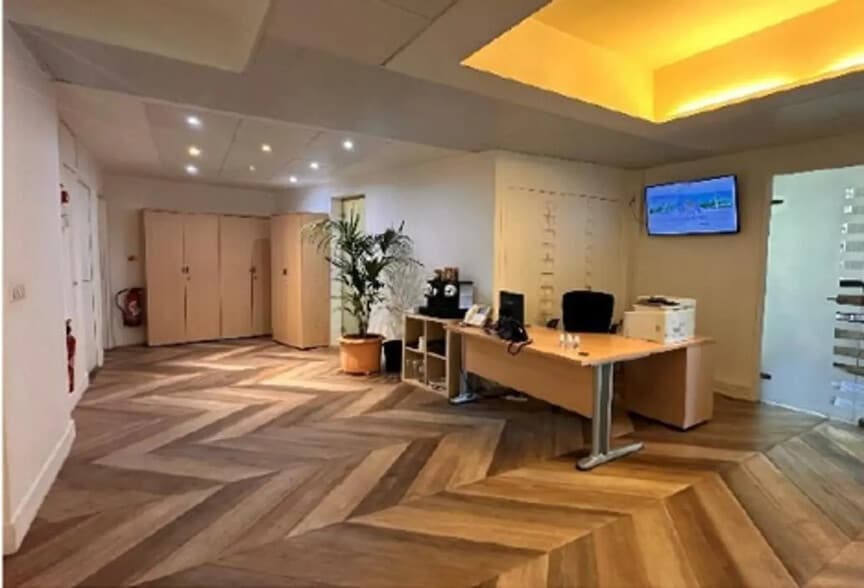 2 Rue Lord Byron, Paris for lease - Interior Photo - Image 3 of 10