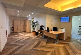 2-4 Rue Lord Byron, Paris for sale Interior Photo- Image 2 of 7