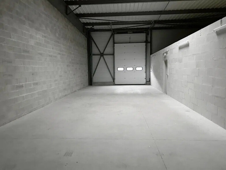 Industrial in Cormontreuil for lease - Interior Photo - Image 2 of 5