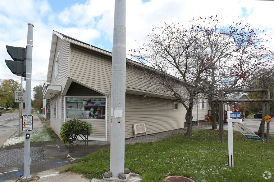 2 E Main St, Bloomfield, NY for sale - Primary Photo - Image 1 of 1