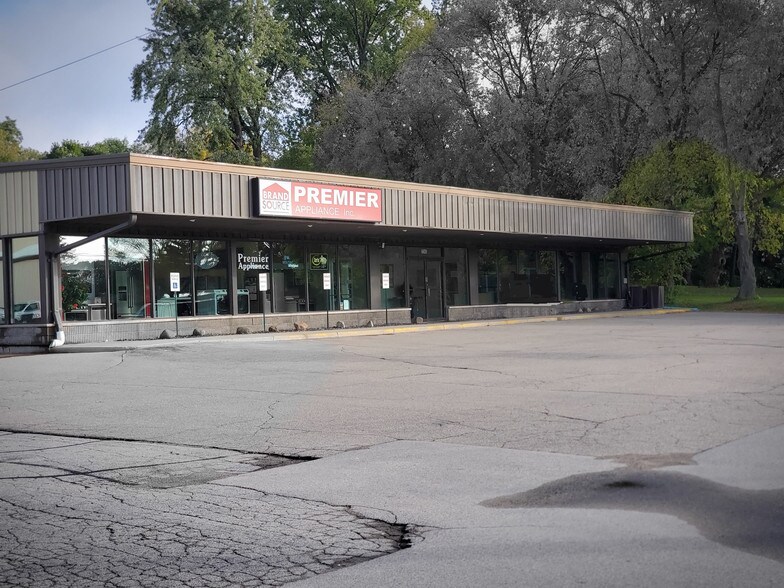 2040 E Main St, Little Chute, WI 54140