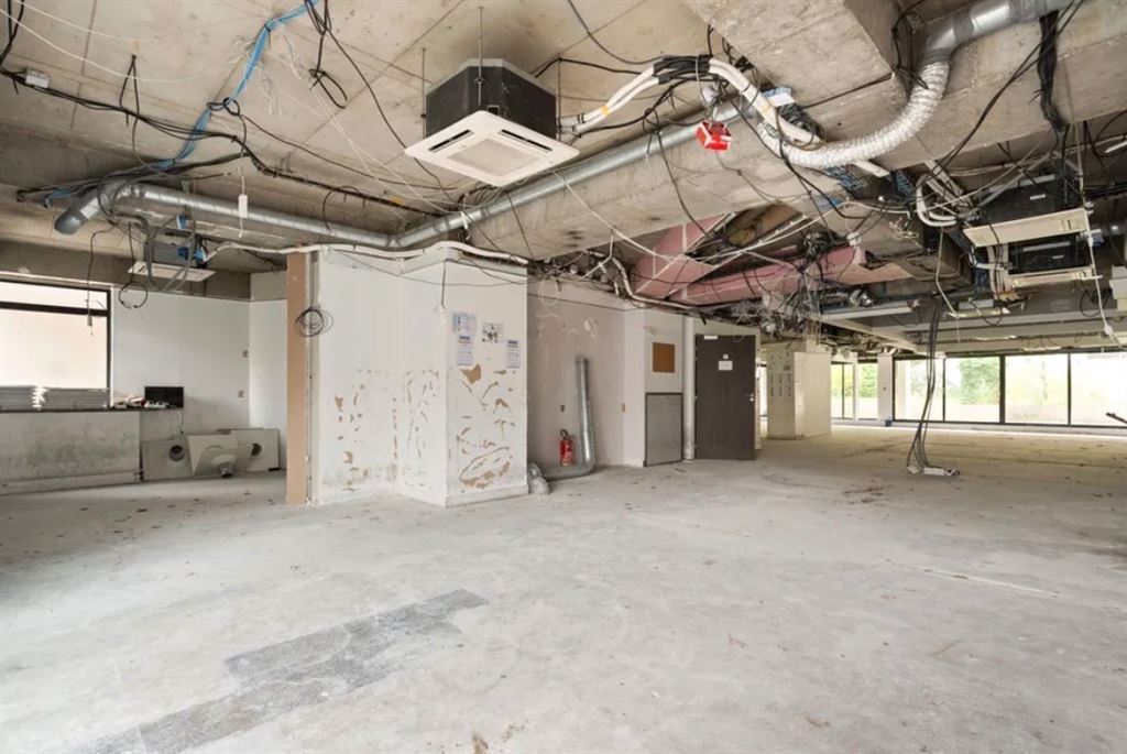 Retail in Paris for lease Building Photo- Image 1 of 7