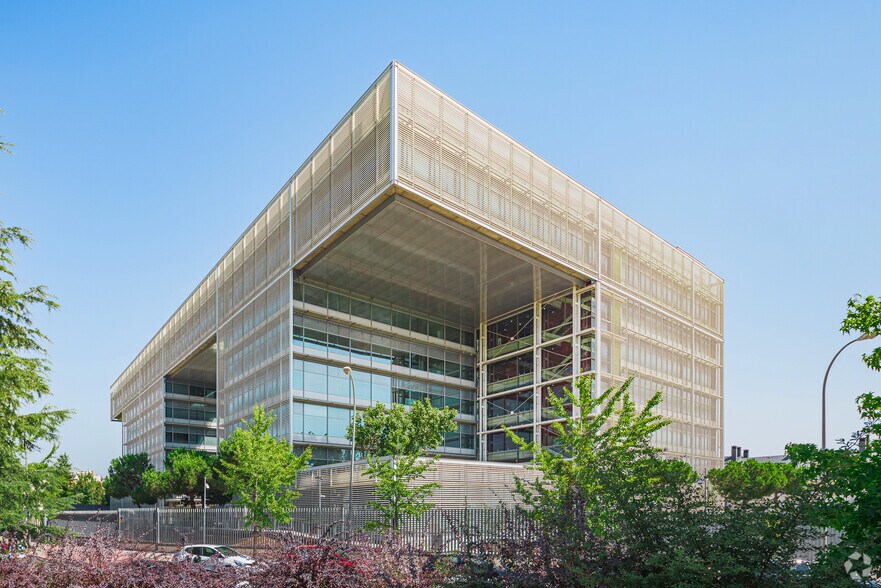 Calle de las Abelias, 1, Madrid, Madrid for lease - Building Photo - Image 2 of 6